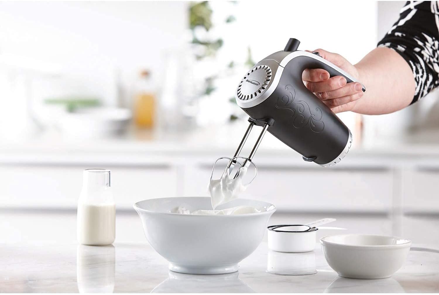 Brentwood Appliances HM-48W 5-Speed Hand Mixer (White)