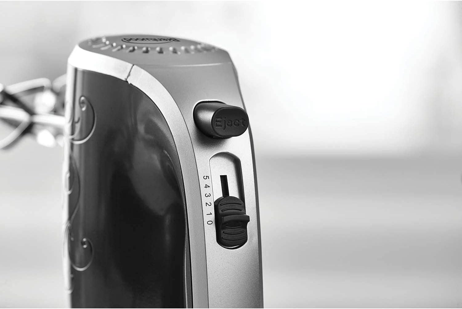 Brentwood Appliances HM-48W 5-Speed Hand Mixer (White)